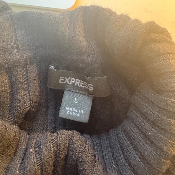 Ribbed turtleneck sweater from Express, with sequined hem - Picture 5 of 5